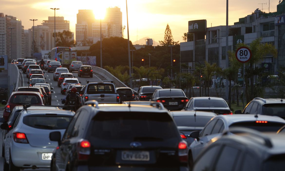 Circulação de carros cai em 50% no Brasil devido ao Coronavírus